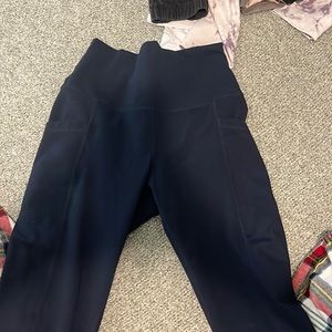 navy blue leggings, medium